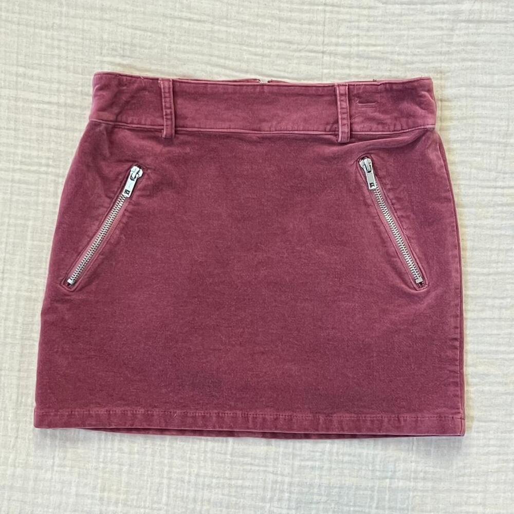 Burgundy/maroon Forever 21 corduroy mini skirt with zipper detail. Size XS. Daug